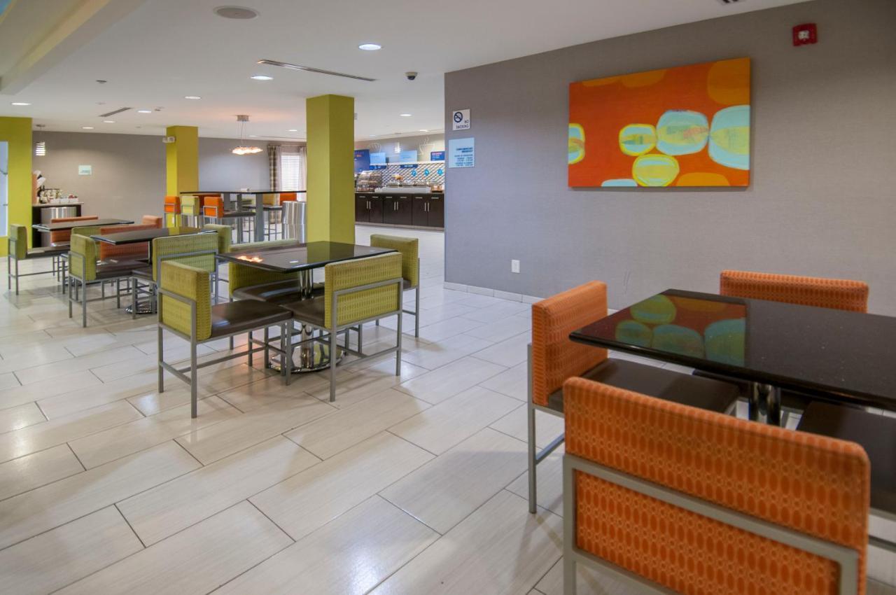 Holiday Inn Express & Suites Jackson Downtown - Coliseum By Ihg Exterior foto